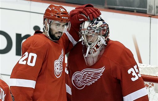 RED WINGS OUTLAST THE HAWKS IN GAME THREE  3-1..POSTGAME YOUTUBE UNDER: CURRICH5 Drew10