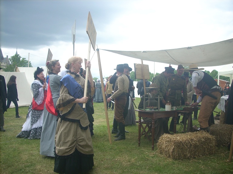 LES HEURES HISTORIQUES DE SULLY SUR LOIRE 2013  Dscn3511