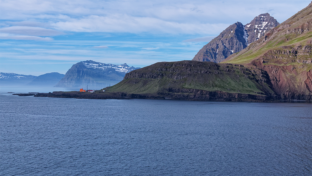 Arrivée à Seyðisfjörður en bateau, phare Arrivz10