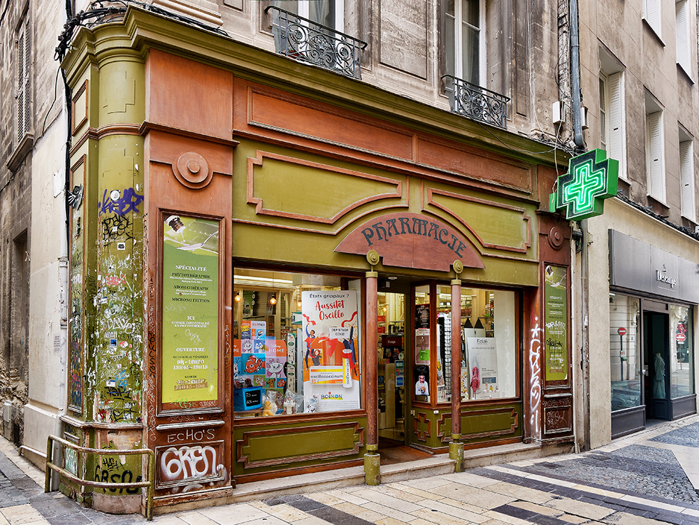 Pharmacie taguée P1000621