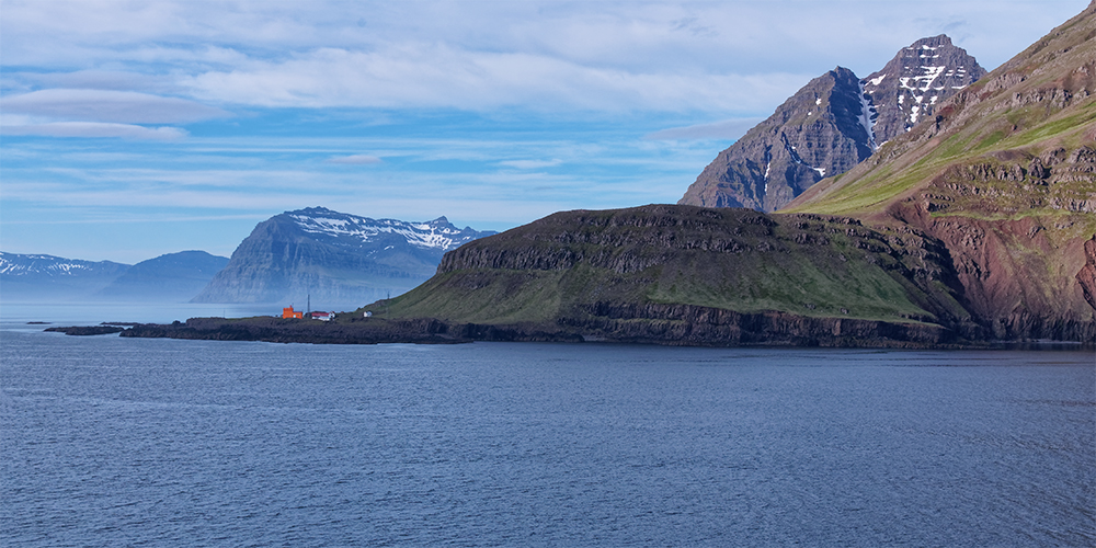 Arrivée à Seyðisfjörður en bateau, phare P1020411