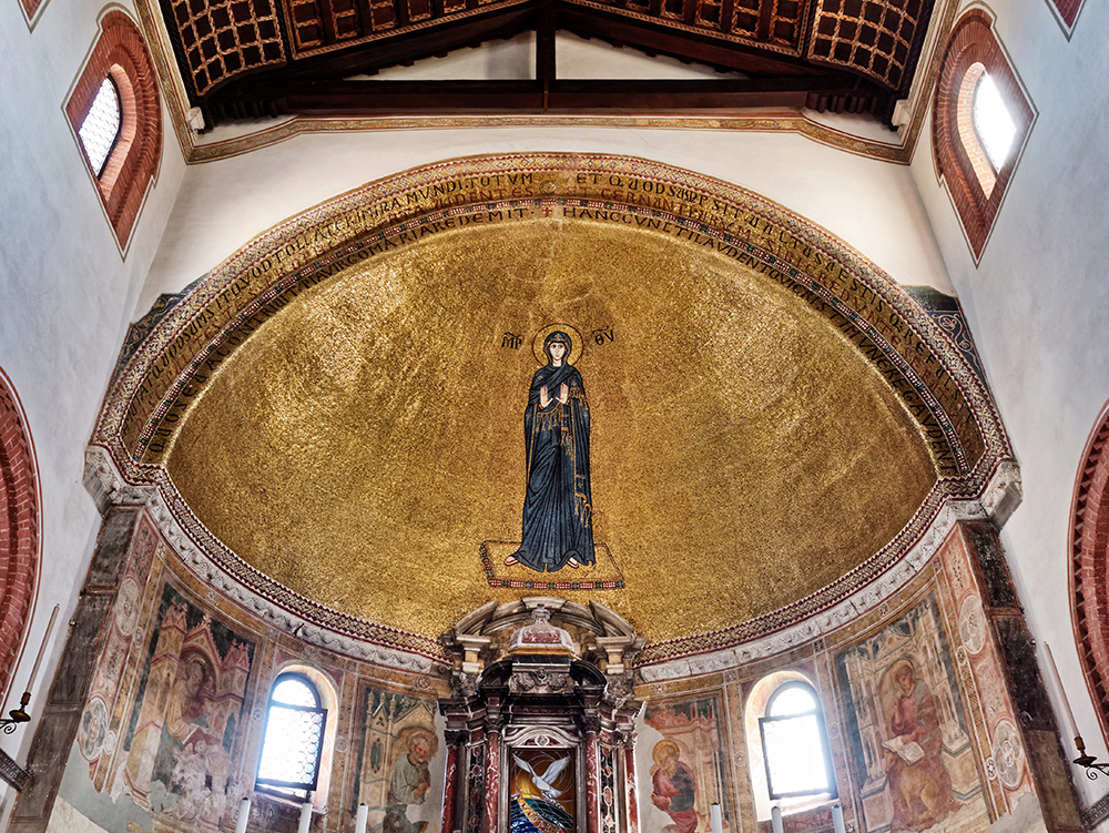 Basilique Santi Maria e Donato, coupole P1130926