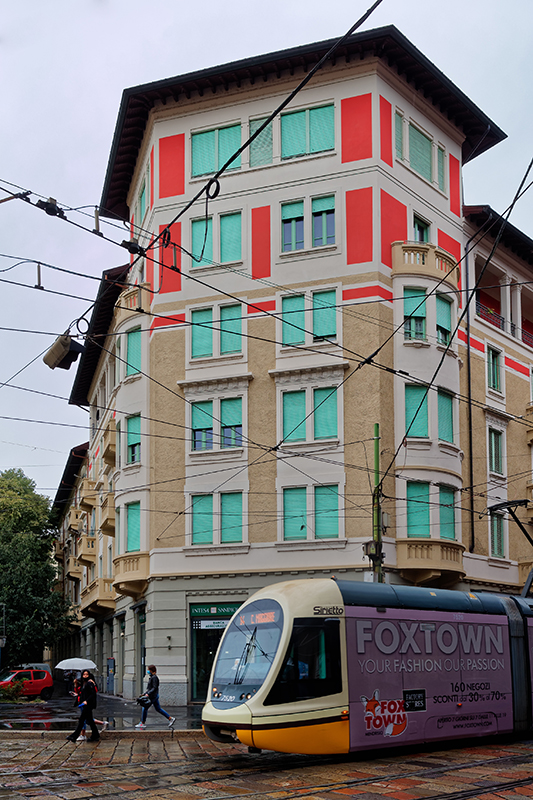 Milan, immeuble coloré P1140316