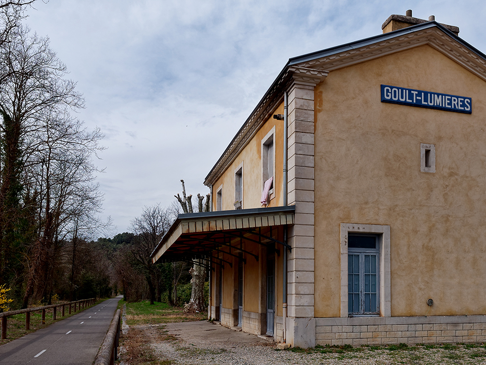 [Architecture_et_Graphisme]  ☞ Ancienne gare de Goult-Lumière P1150423