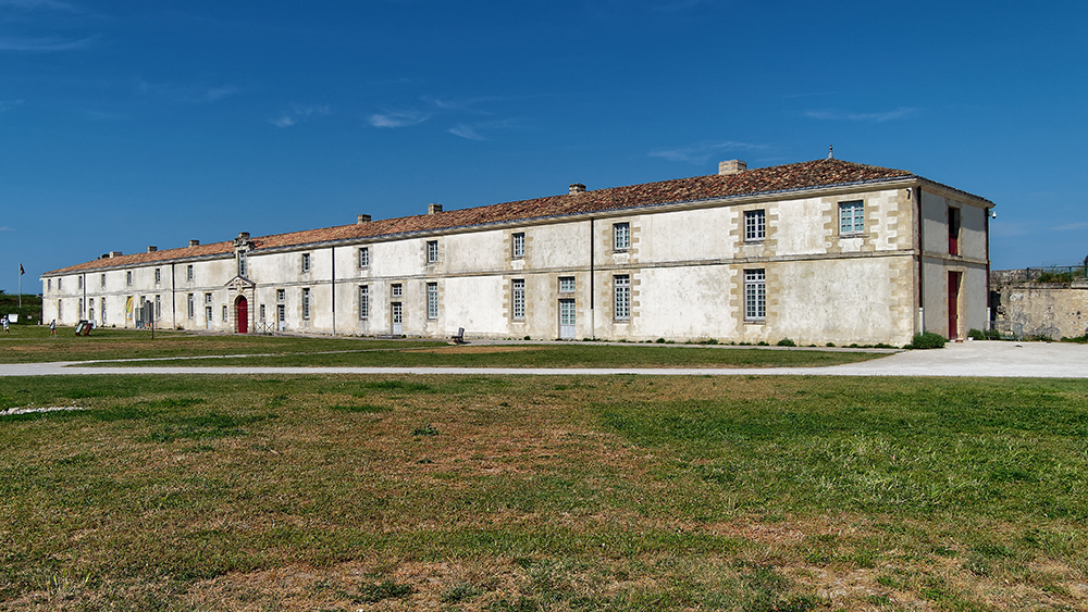 [Architecture_et_Graphisme]  ☞ Citadelle du Château-d'Oléron, le bâtiment de l'arsenal P6020119