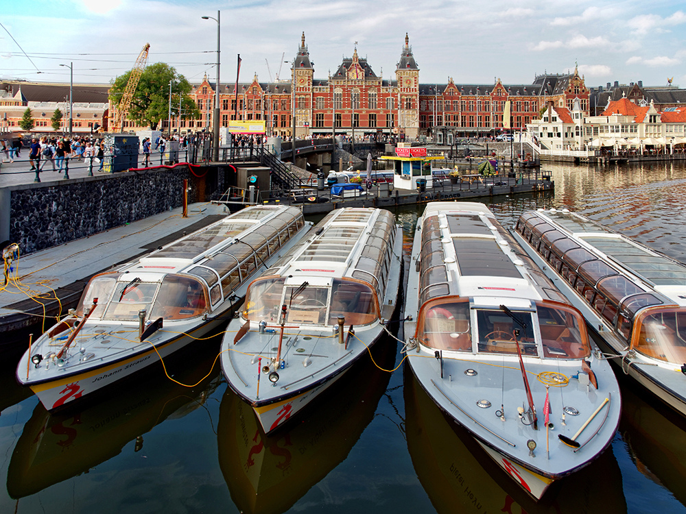 Amsterdam, gare et bateaux P8150914