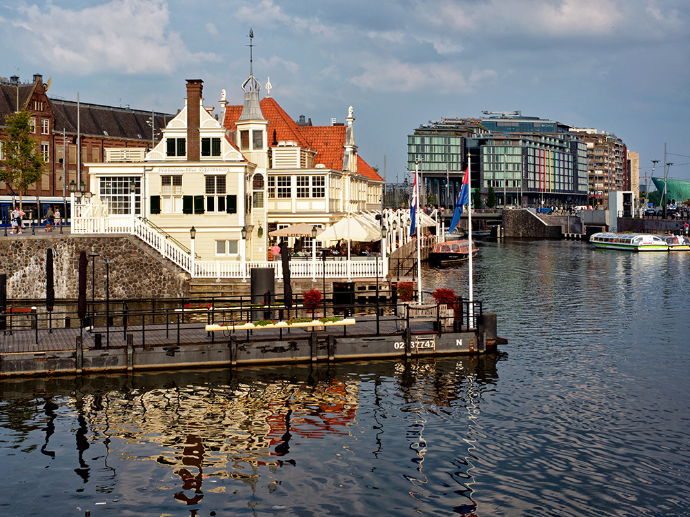 Amsterdam, reflets dans le port P8150918