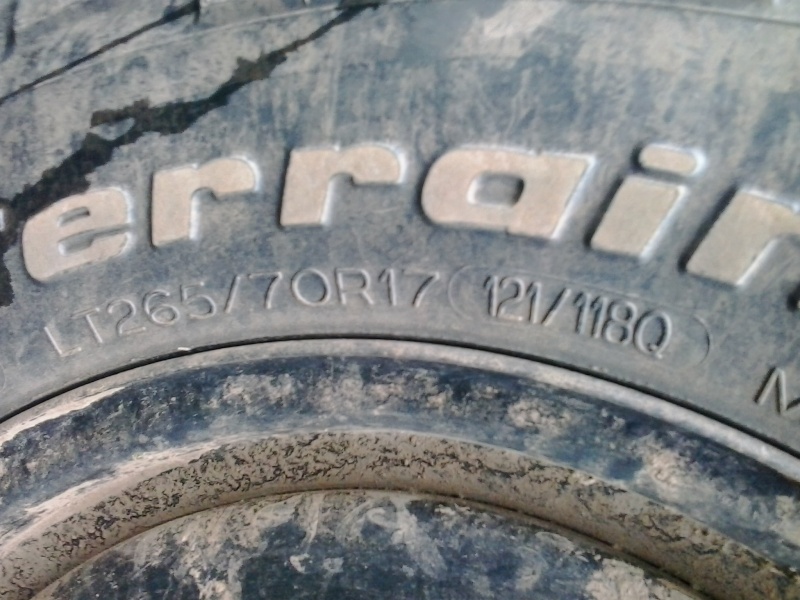 vend pneu mud 17'' 2013-011