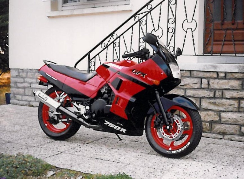 Nostalgie: photos des motos que l' on regrette - Page 3 750_gp10