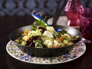 Couscous-Pfanne mit Datteln, Schafskäse, Möhren und Spinat Waterm12