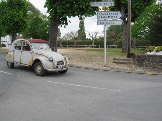 Rassemblement des 2cv, Faux, le 27 et 28 avril 2013 Fauxli13