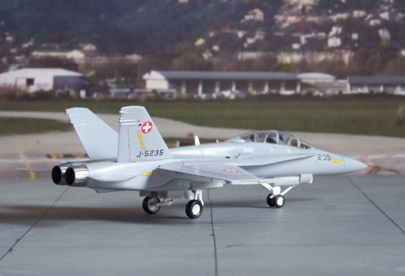 MDD F/A-18D Suisse Mdd_fa13