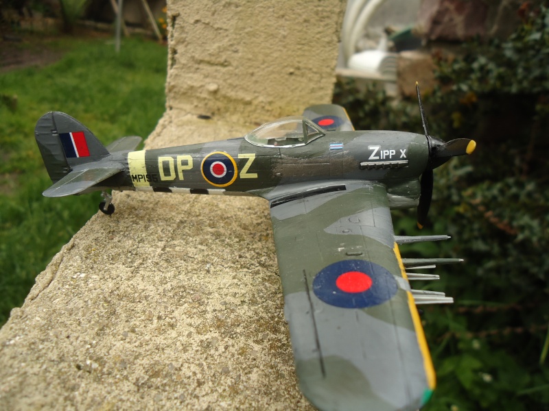 La chute  3rd Reich: l'offensive diurne: Hawker Typhoon Hobby boss 1/72ème Dsc05412