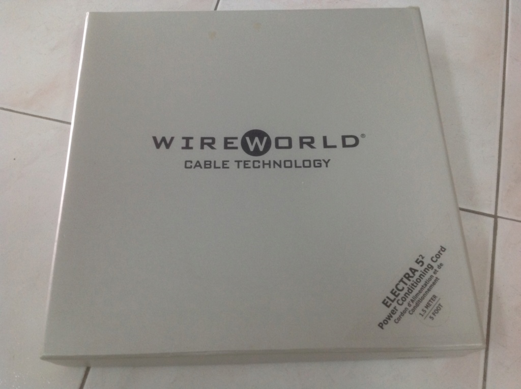 Wireworld Electra 5.2 power cord (Sold) Img_8736