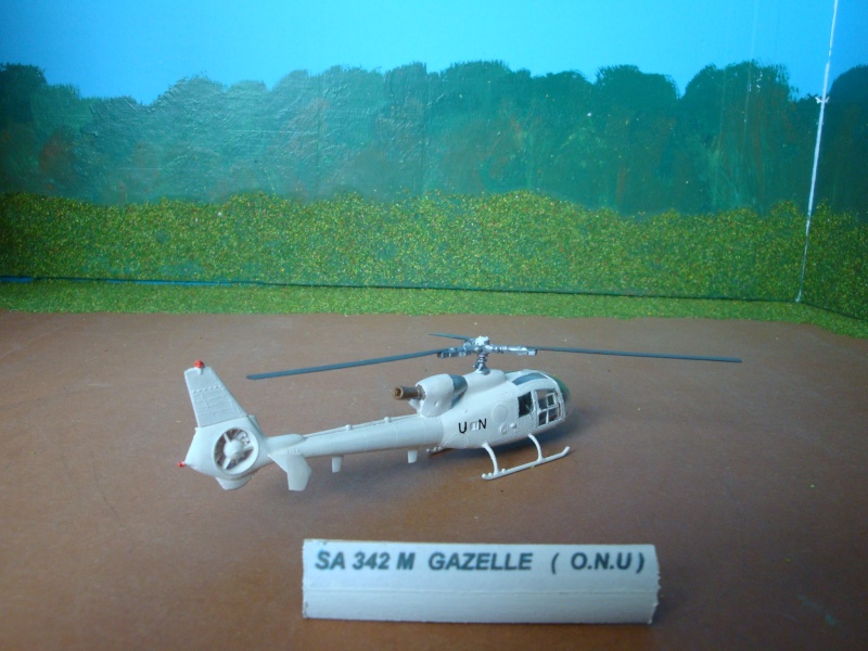 Hélicoptère français SUD AVIATION SA 342 M Gazelle O.N.U.  [ HELLER 1/72° ] Dsc03653