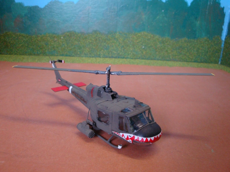 hélico U S A  italérie 1/72  BELL UH-1B ((  HUEY  )) Dsc03885