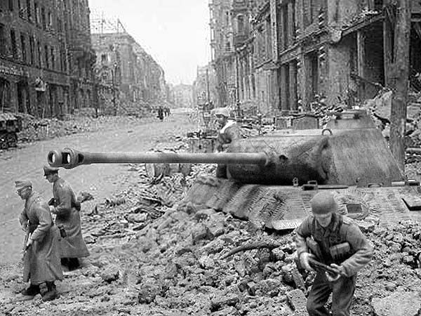 Rechercher chars bataille de Berlin. 31184610