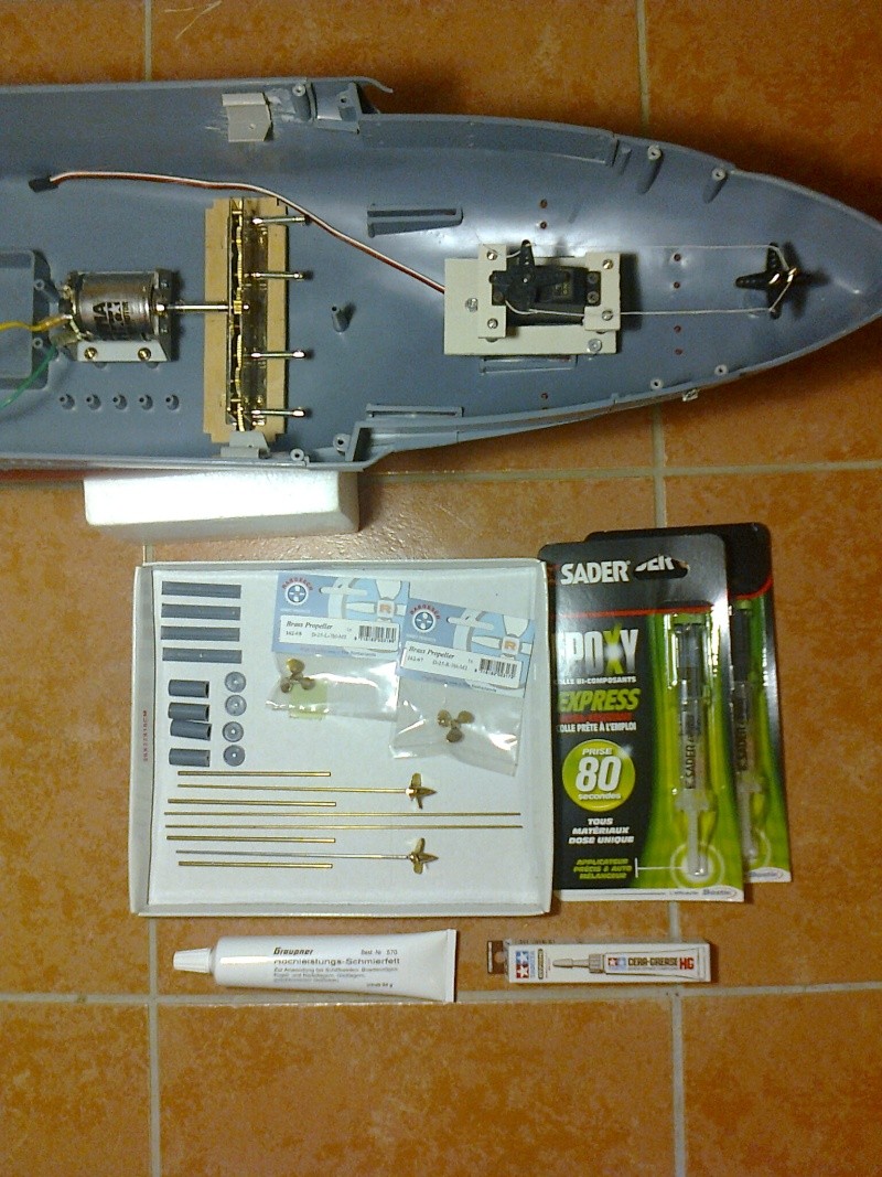 YAMATO 1/200 NICHIMO RC 1ere partie - Page 14 Photo025