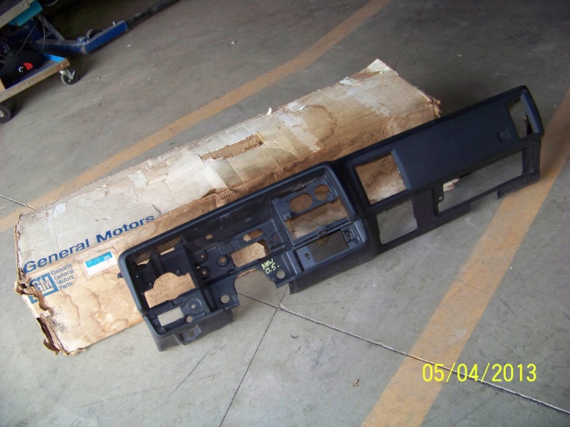NOS Black Dash W/AC 74-77 Chevelle Malibu Monte Carlo Misc_011