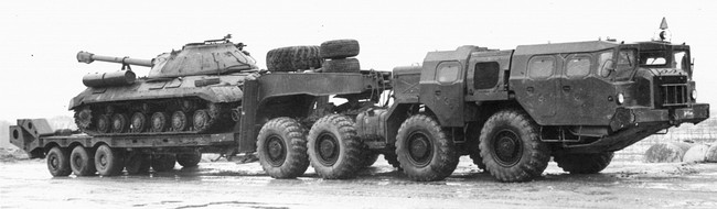 MAZ 7410 avec remorque 9990 et T80 BVD au 1/72 15820510