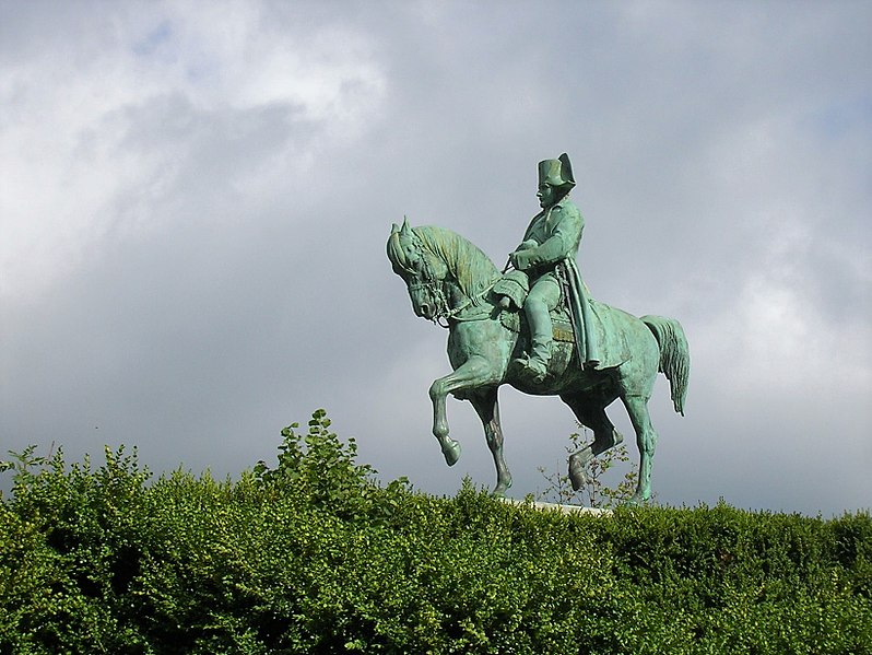 Napoléon a cheval  échelle 1/10 798px-10
