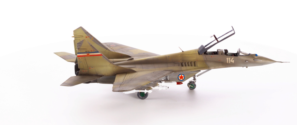 Mig-29UB Fulcrum Academy 1/48 - Page 3 Img_0035