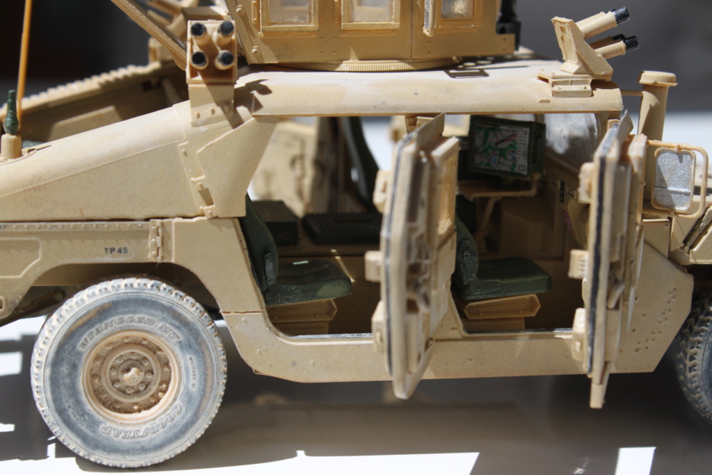 Humvee M1114 Bronco 1/35 Termine - Page 3 Img_9221