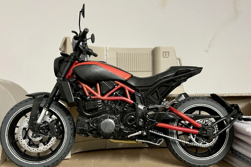 Indian FTR 1200 Triumph custom BMW Tail au 1/9 resine TERMINE Photo304