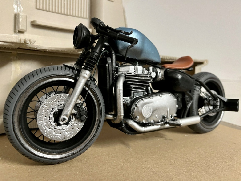 Indian FTR 1200 Triumph custom BMW Tail au 1/9 resine TERMINE Photo315