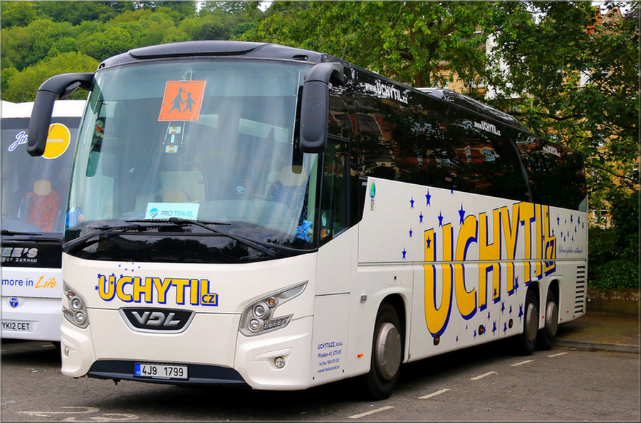 Divers cars et bus de la République Tchèque (CZ) - Page 2 Uchity10