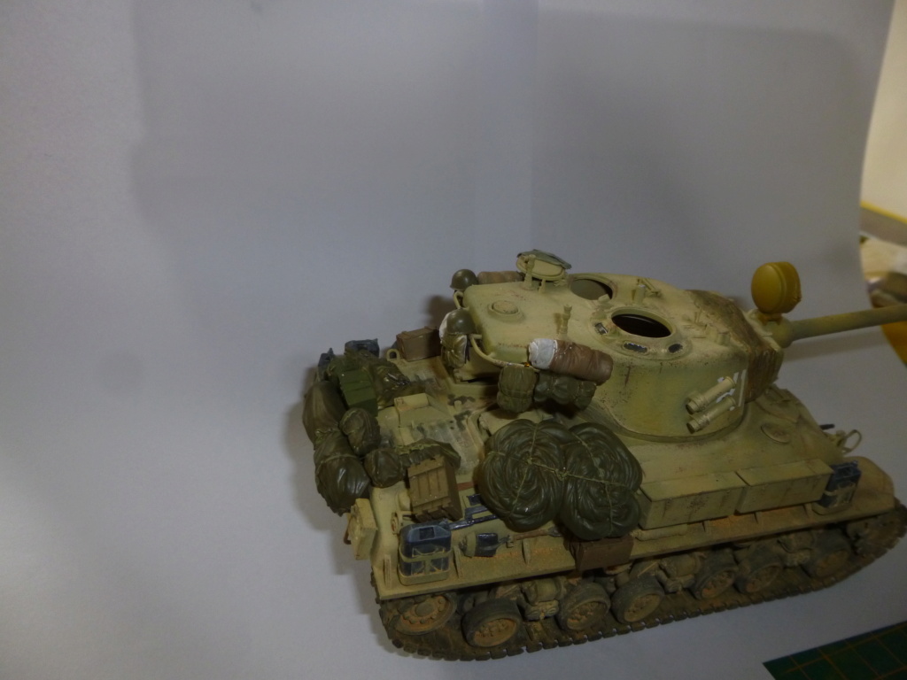 1/35 M 51 super Sherman (DRAGON) +figurines Verlinden P1070811