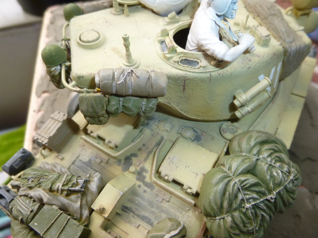 1/35 M 51 super Sherman (DRAGON) +figurines Verlinden P1070818