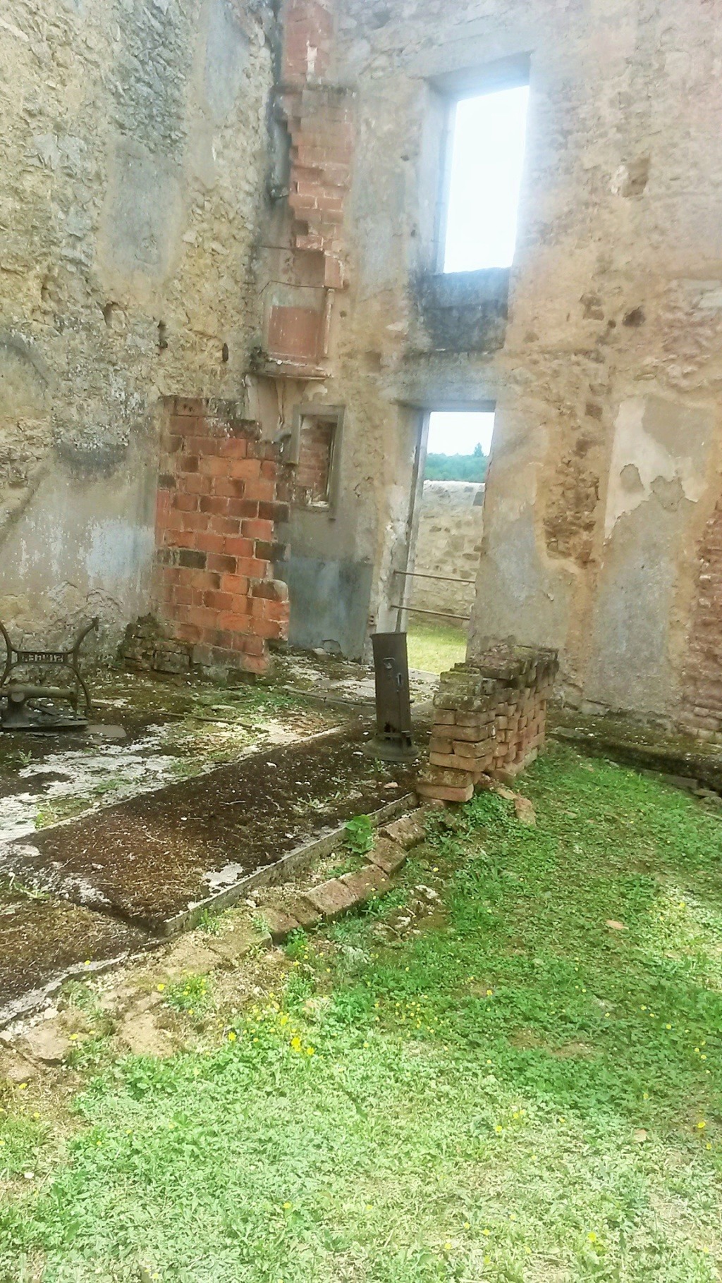 ORADOUR-SUR-GLANE 17-08-2019 vélo , voiture , et beaucoup de machines a coudre !!! 02629