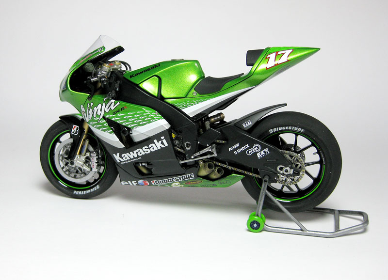 MT: Kawasaki Ninja ZX-RR -#17 Randy De Puniet - Moto GP 2006 - Tamiya 1/12 1621