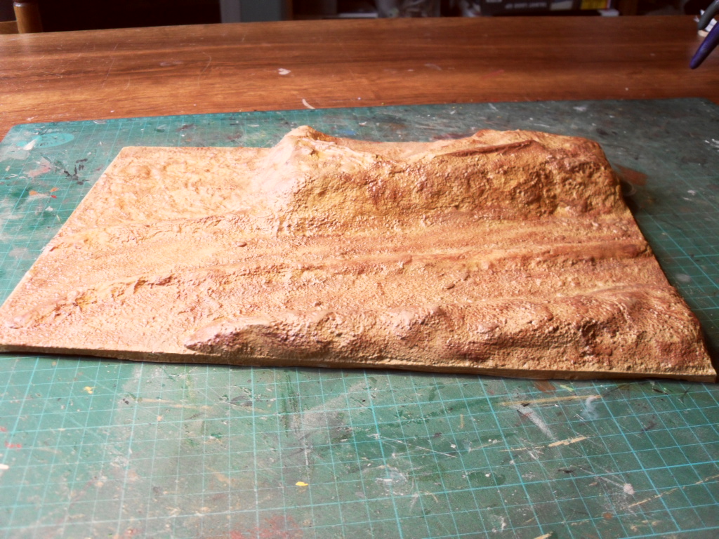 Comment travailler une base de diorama thermoformée ou plastic ici base HELLER ... Dio_he14