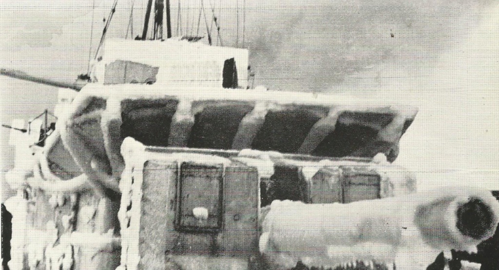 Importantes batailles navales en 1939-1945 Hms_on11