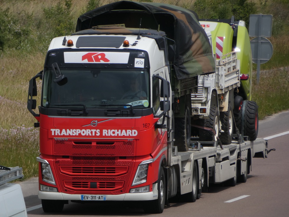  Richard Transports (Couéron, 44) (groupement Flo) - Page 4 P1030518