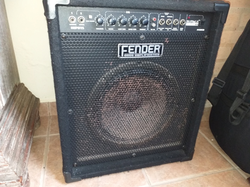 Vendo Amplificador Fender Rumble 60 wats 20200112