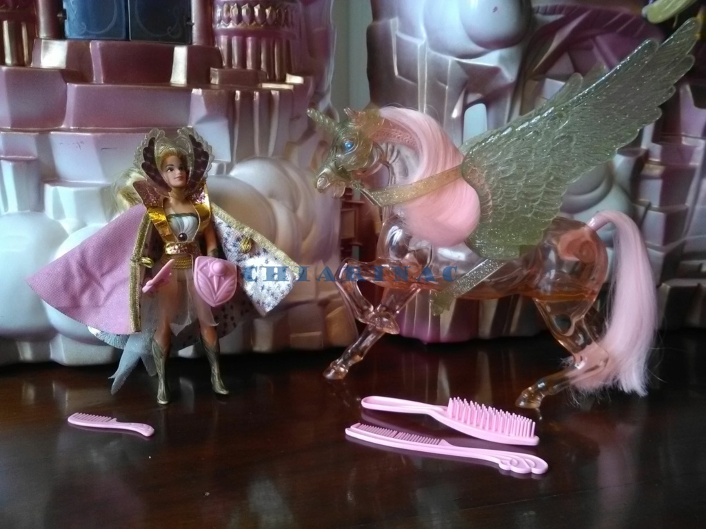 Vendo favoloso lotto She-Ra Princess of Power / Principessa del potere Mattel (Crystal Castle, 10 personaggi, 2 creature, Fantastic Fashions) Img_2071