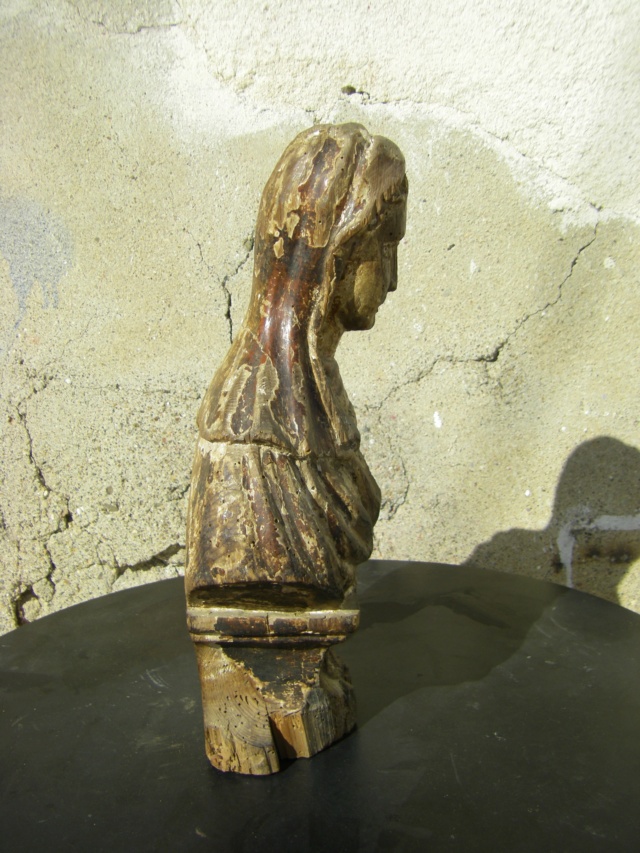 Sainte en bois sculptée Imgp7520