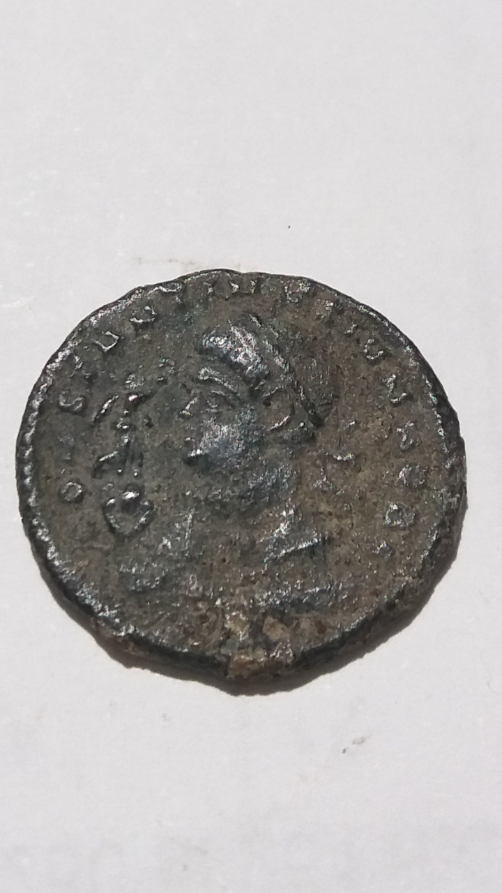 AE3 de Constantino II. VIRTUS EXERCIT. Trofeo. Trier. Scree775