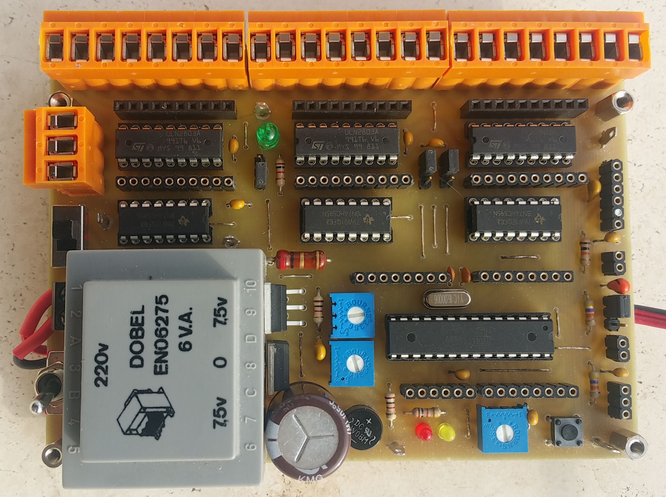 Voltage of Input Pin with Pull-up Resistor – Atmega8 Leds_510