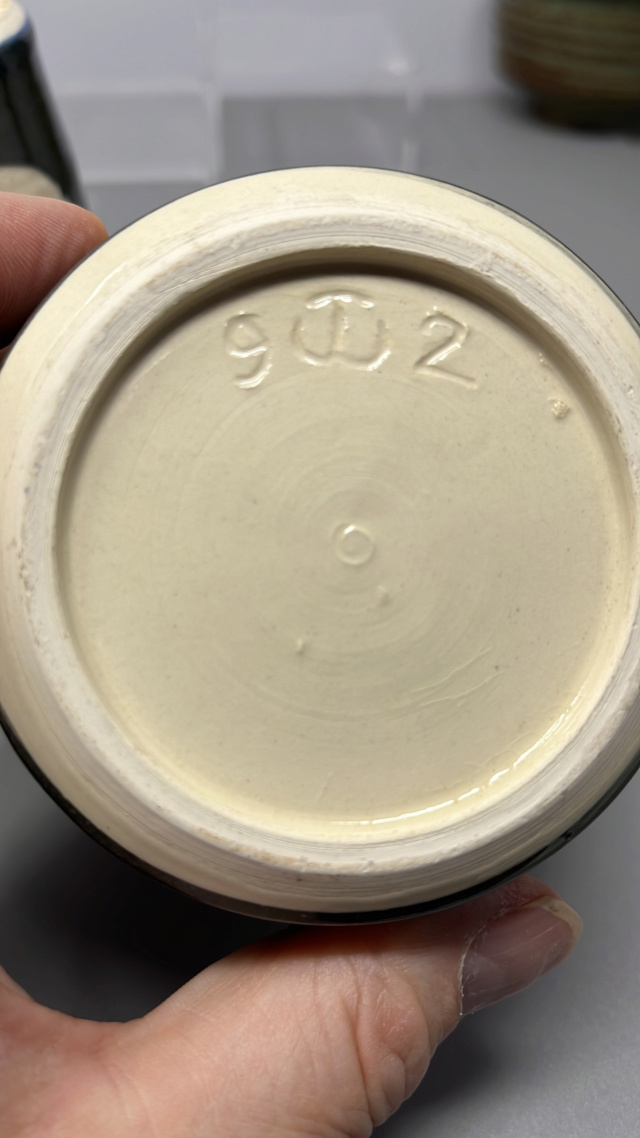 JJ mark? or W or ? 813a3e10
