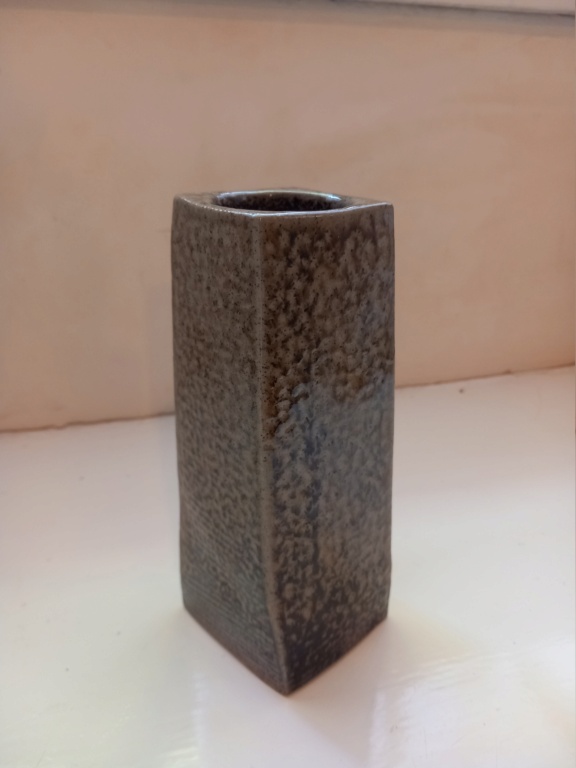Anyone recognise this vase, 24 mark - Lesley Collington  20220810