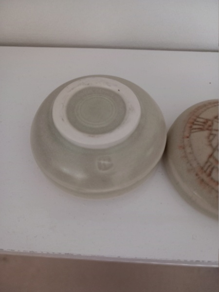 Maker of two small lidded dishes, "H" mark - Peter Simpson  20221013