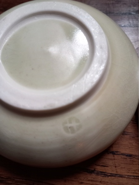 Maker of two small lidded dishes, "H" mark - Peter Simpson  20221019