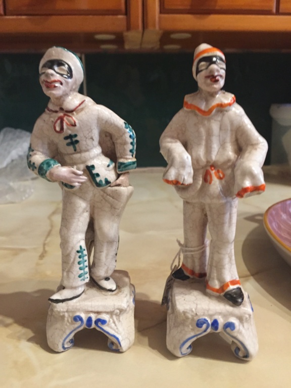 Pierrot / Harlequin figurines, cannot find this mark anywhere, Italian? 2053f510