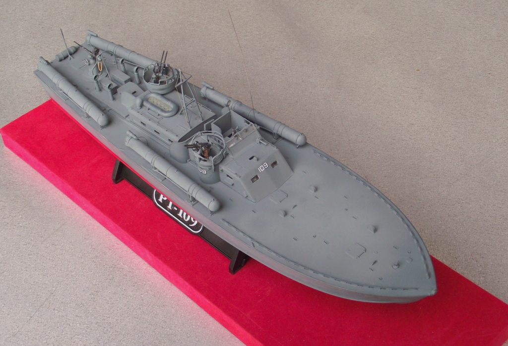 Vedette lance-torpilles Elco de 80 pieds . 1942 . Revell 1/72 . Dscf0022