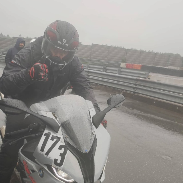 [EXPERIENCE] Roulage S1000RR  au Nurburgring avec METZELER : pluie pluie pluie !!! Mais incroyable !!! Img_1161
