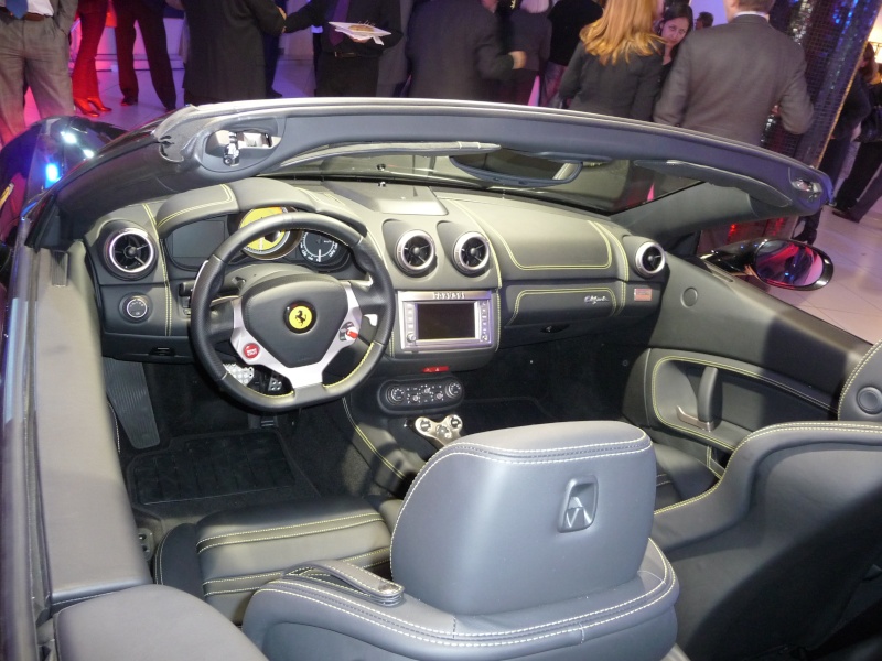 Présentation de la nouvelle Ferrari California à Paris ... - Page 2 P1000514